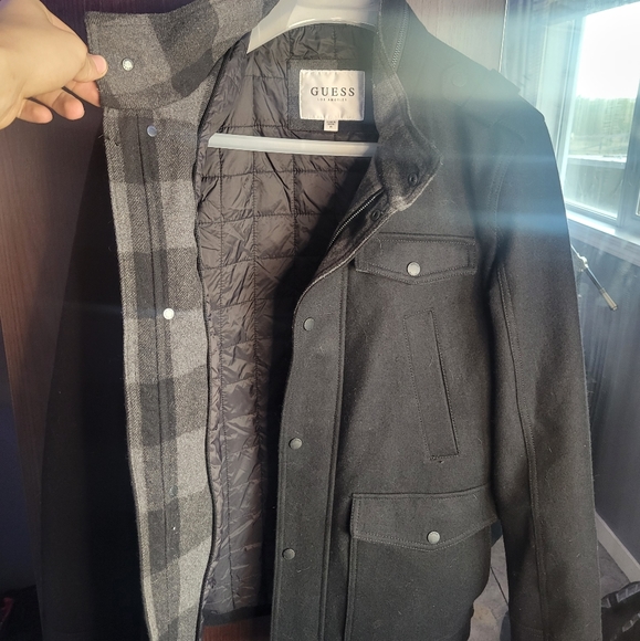 medium sized GUESS winter jacket mens. - Picture 4 of 5